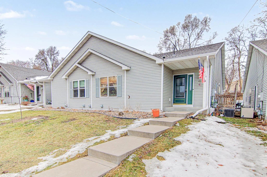 215 9th Avenue N, South St Paul