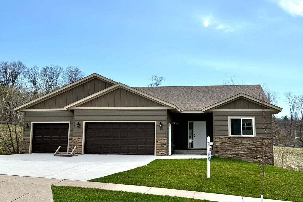 2804 Oak Lawn Drive, Northfield