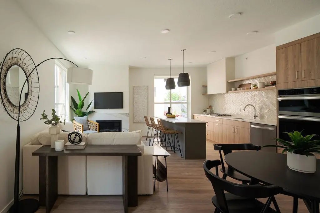 9 West Drive, Excelsior