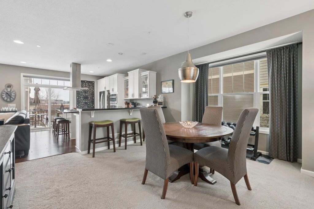 8957 Sw Village Loop, Chanhassen