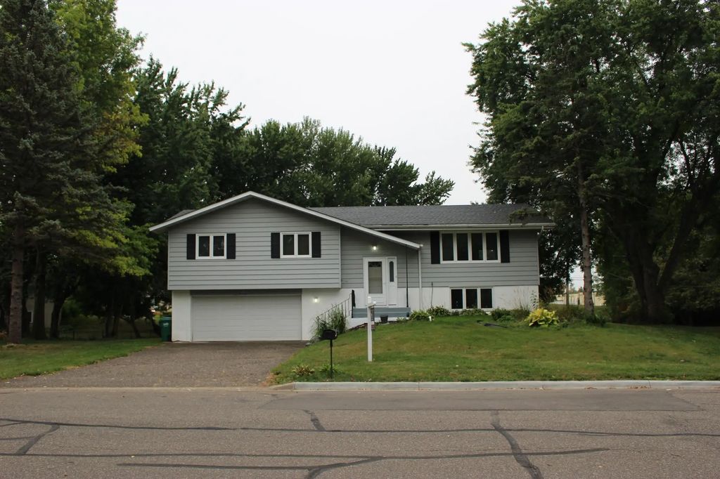 5705 Phoenix Street, Golden Valley
