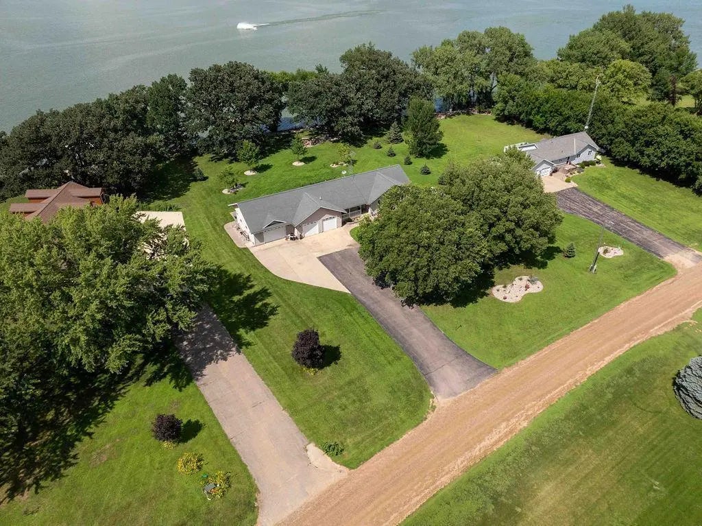 4 S Fox Lake Drive E, Sherburn