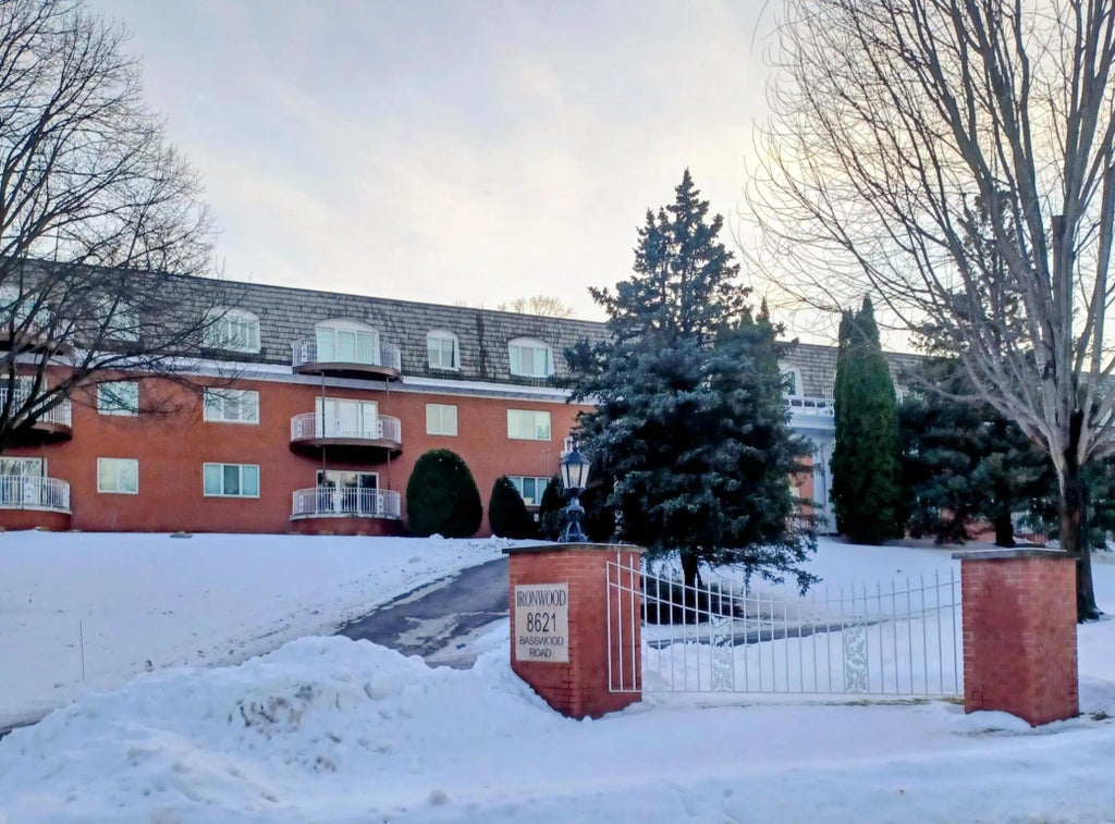 8621 Basswood Road 23, Eden Prairie