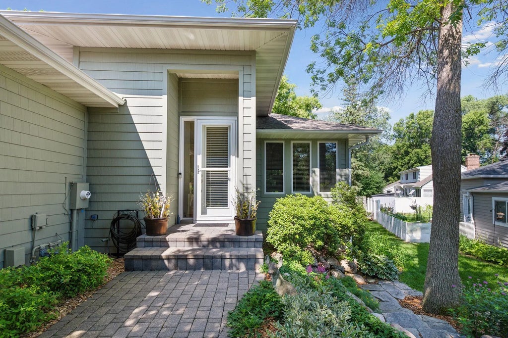 15703 Sussex Drive, Minnetonka