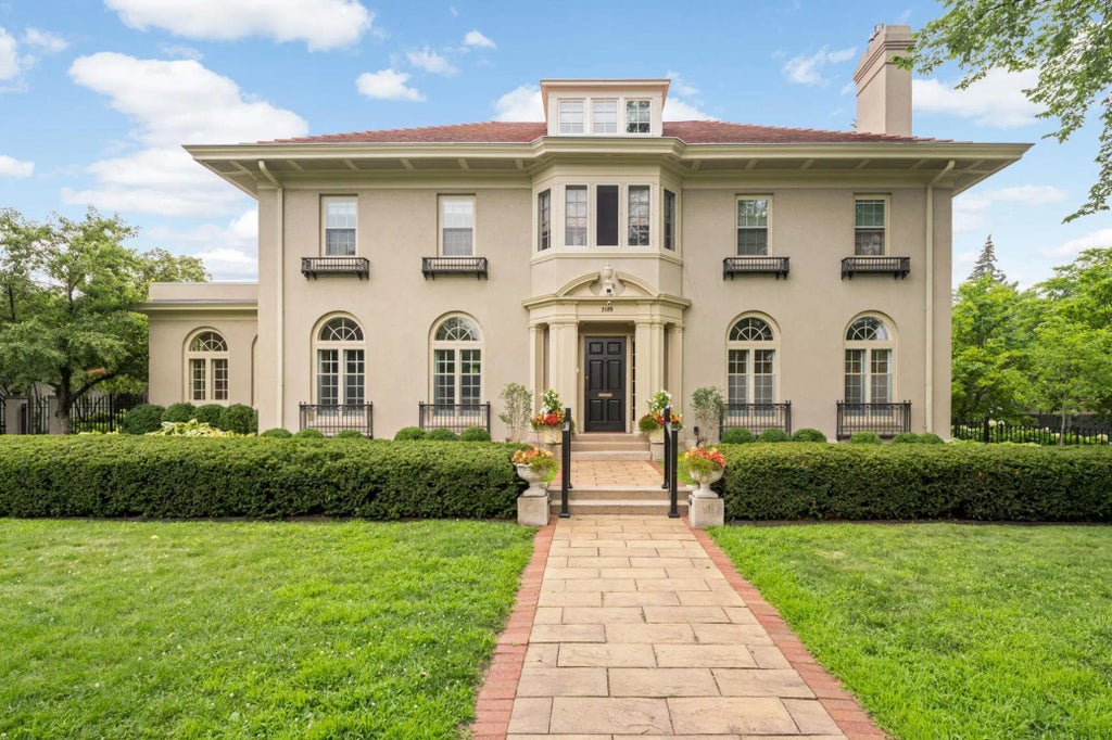 2400 Pillsbury Avenue S, Minneapolis