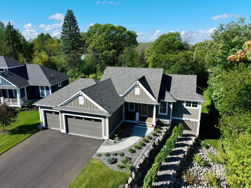 13728 Enfield Avenue, Hugo
