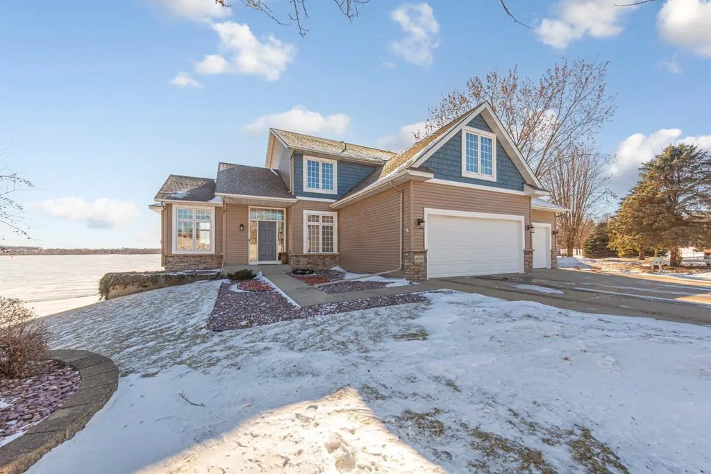 4090 Wells Lake Court, Faribault