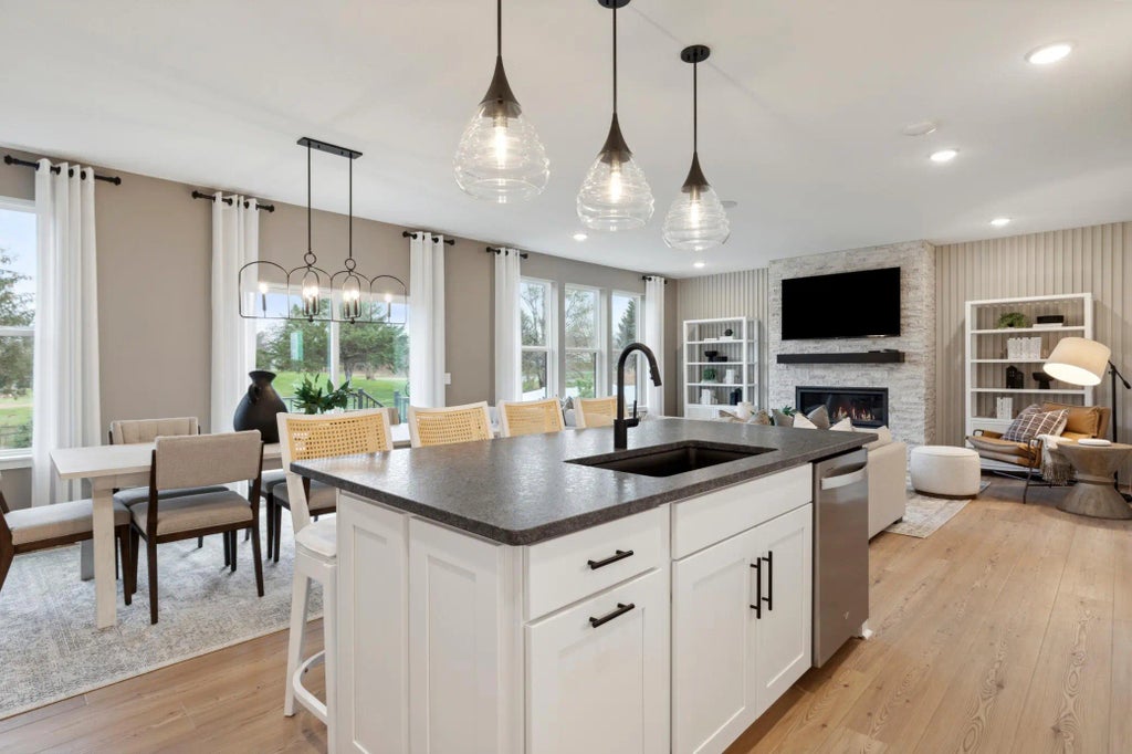 6153 Goodview Avenue S, Cottage Grove