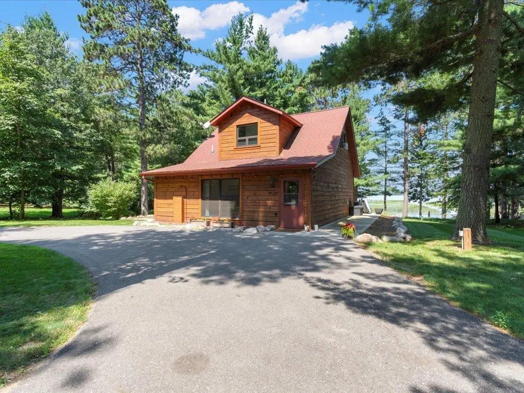 9120 Hunters Lane, Pequot Lakes