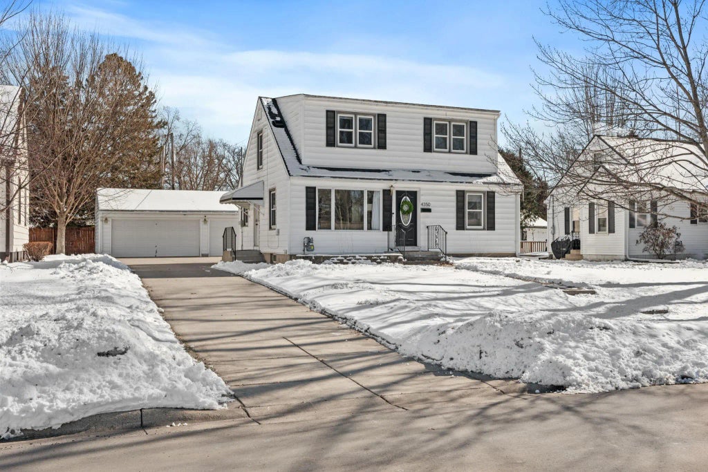 4350 Jersey Avenue N, Crystal