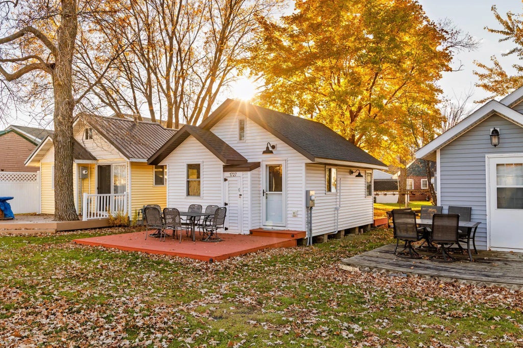 1727 E Lake Street, Osakis