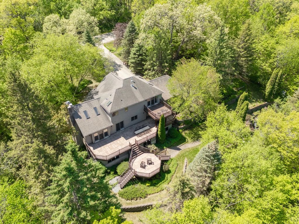 1937 Sagewood Court Nw, Rochester