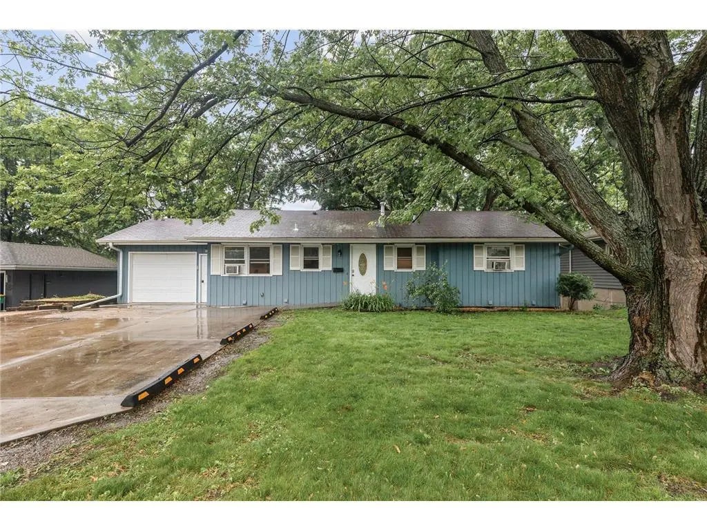 3108 Virginia Avenue N, Crystal