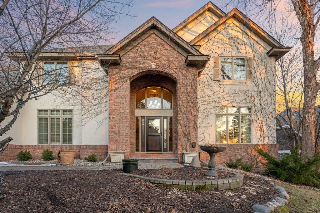 10299 Bucks Way, Eden Prairie