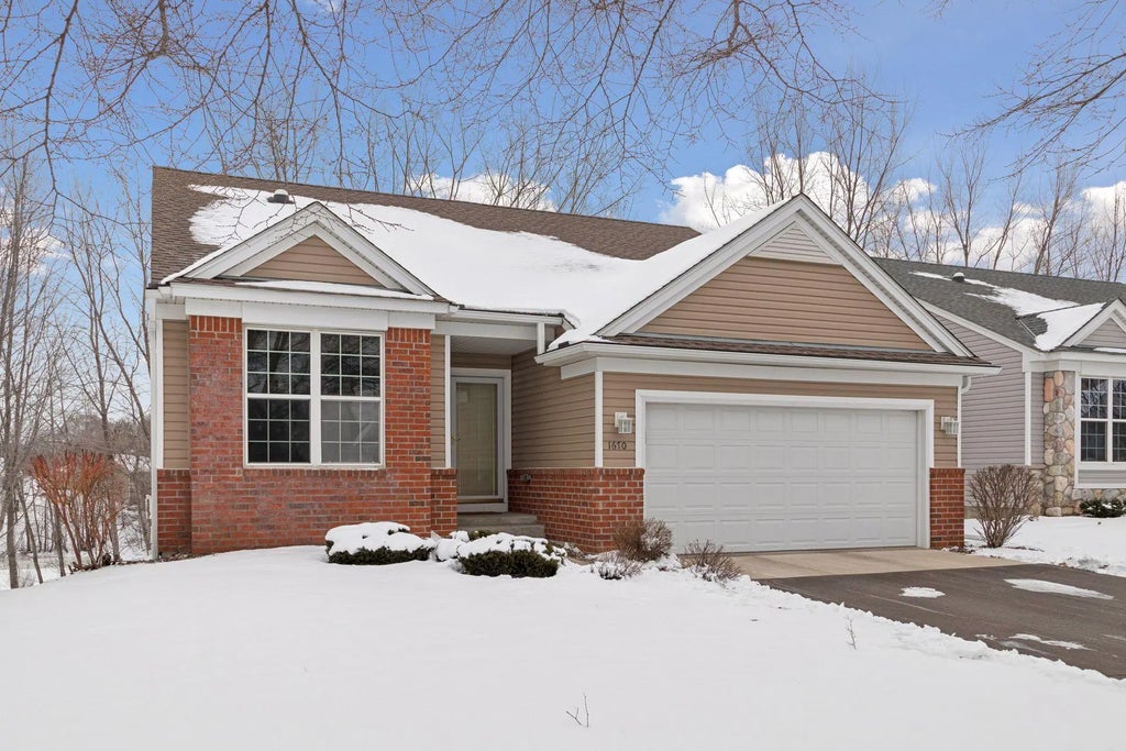1670 Skywood Lane, Eagan