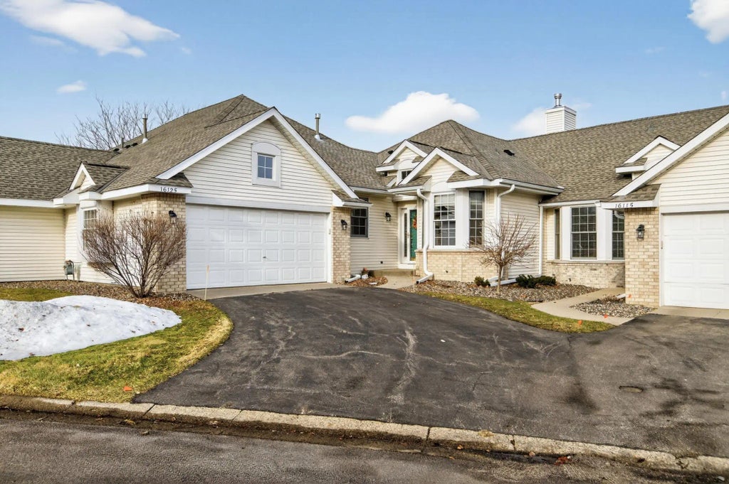 16125 Crystal Hills Drive, Lakeville