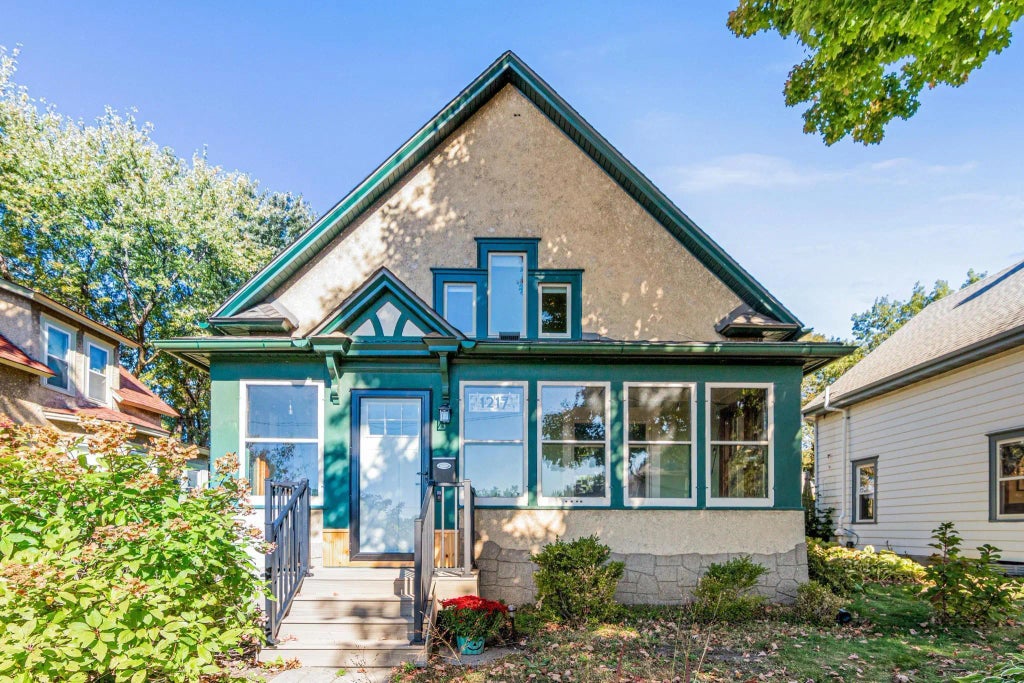 1217 28th Avenue Ne, Minneapolis