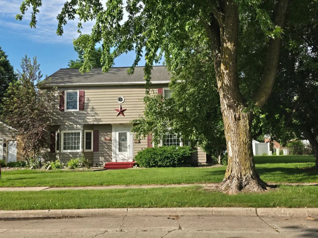 405 Clary Street W, Worthington