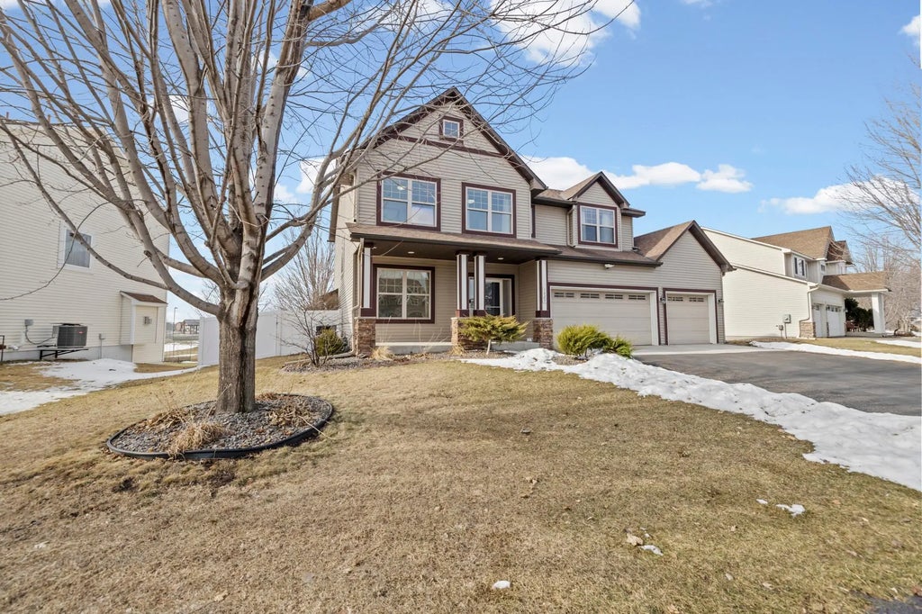 1820 Foothill Trail, Shakopee