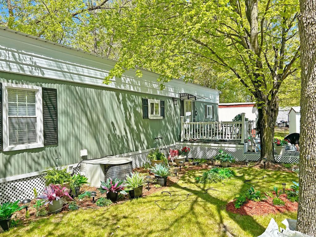 13619 Clearwater Forest Circle, South Haven