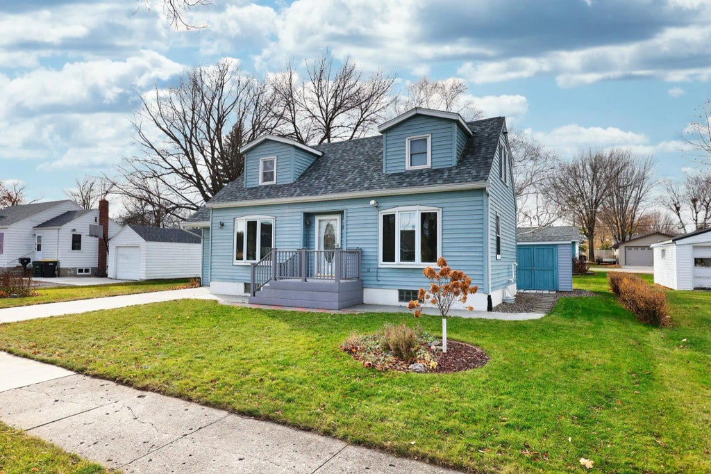 606 S 10th Street, Olivia