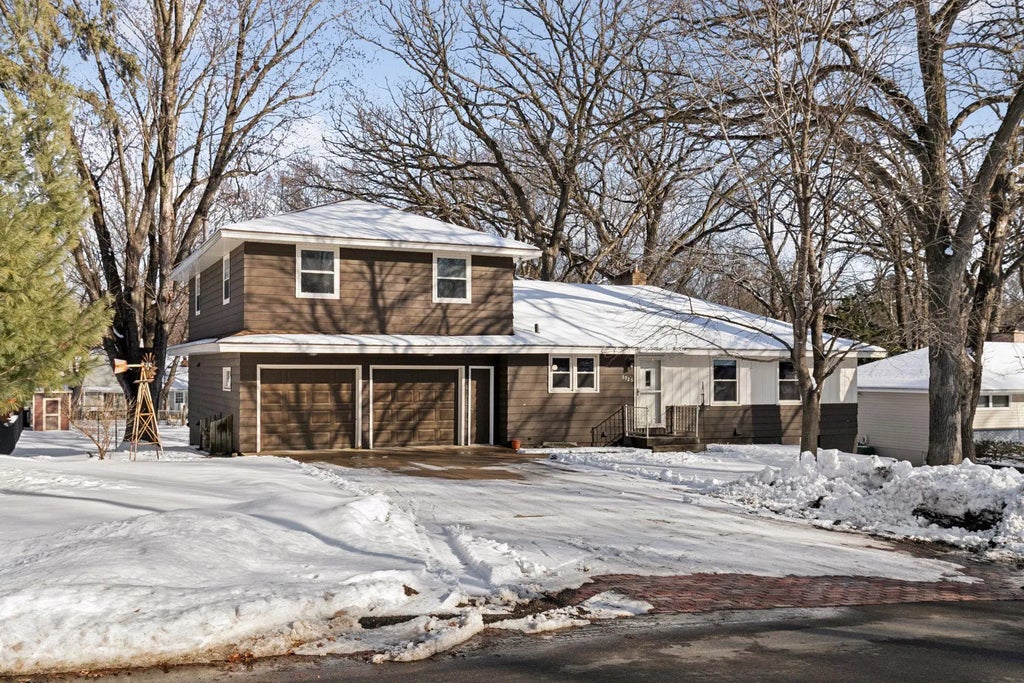 3925 Victoria Street, Minnetonka