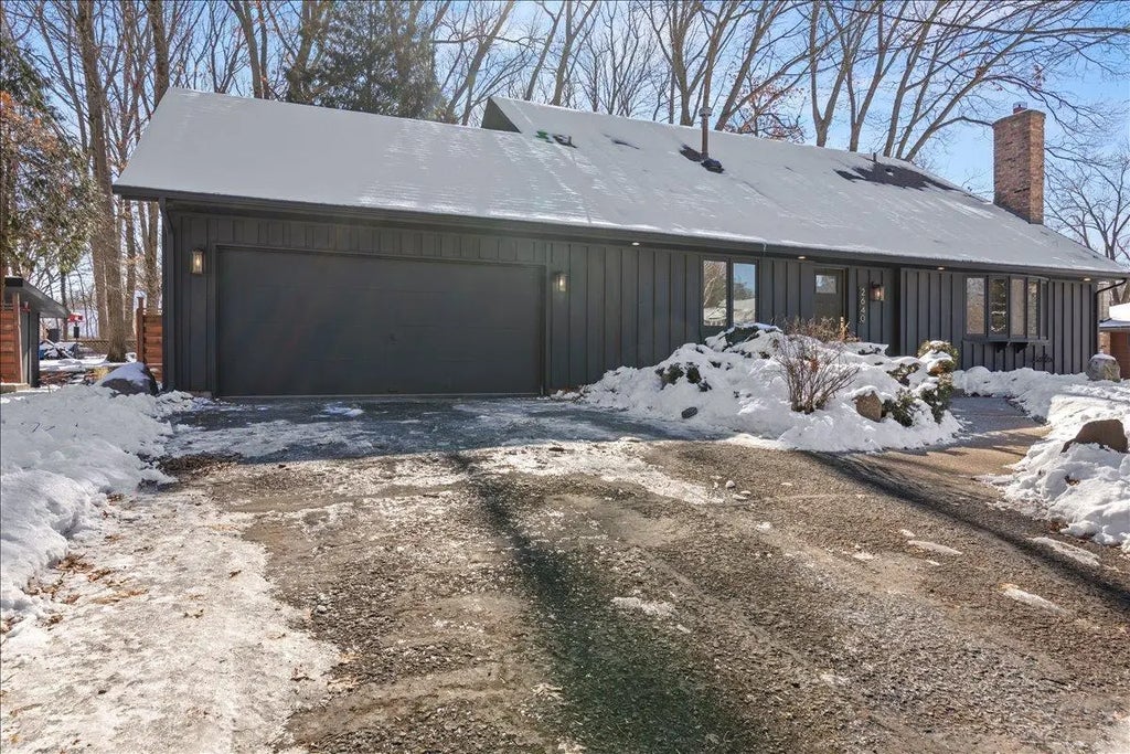 2640 Queensland Lane N, Plymouth