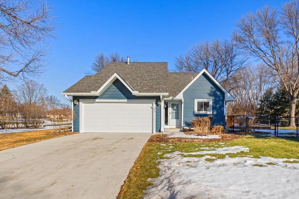 880 Lake Susan Drive, Chanhassen