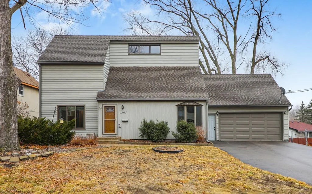 1307 Kassan Drive, South Saint Paul