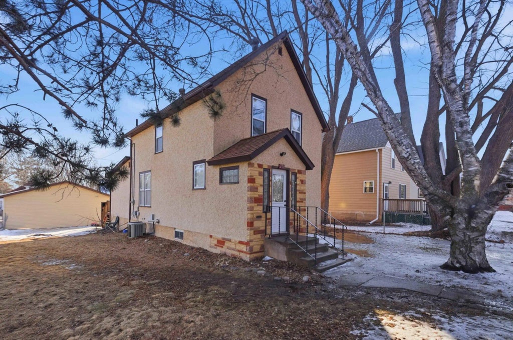 210 3rd Street Nw, Crosby