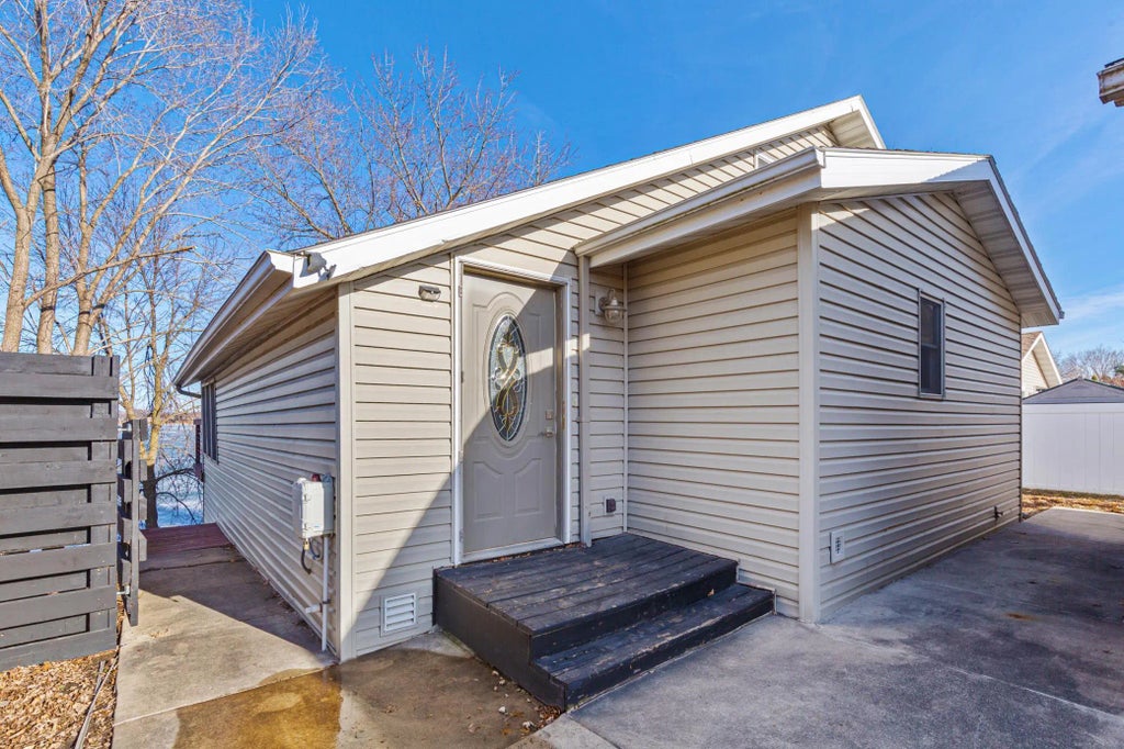 1234 Baker Bay Road, Kasota