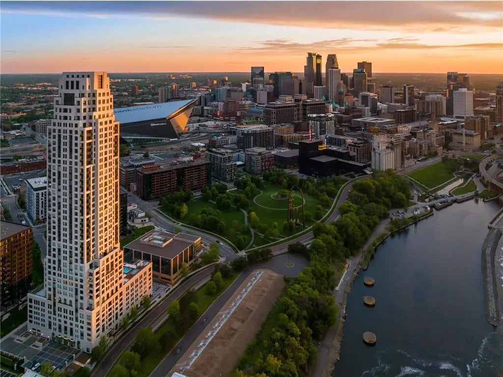 1111 W River Parkway 12e, Minneapolis