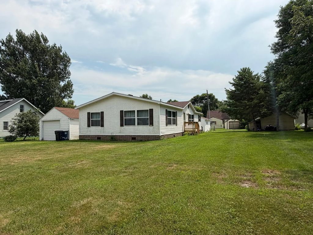 204 E 4th Street, Donnelly