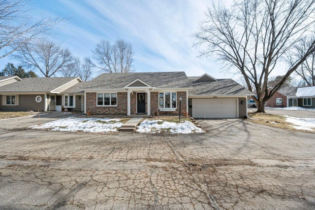 1024 Fox Run Road, Waconia