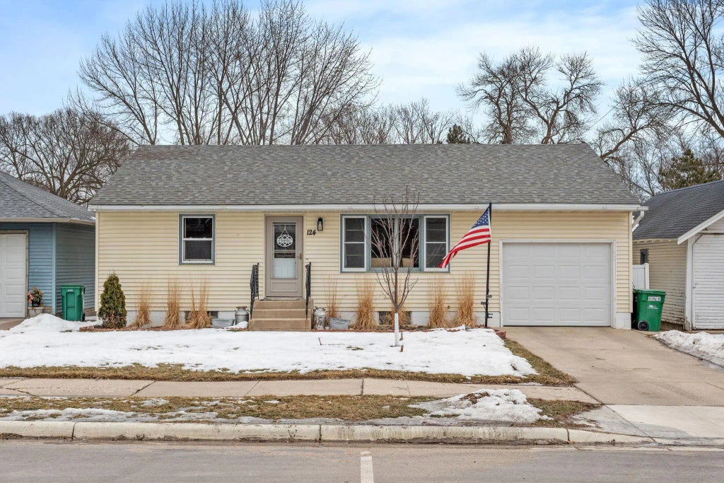 124 Hickory Street N, Lester Prairie