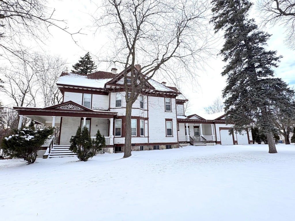 1122 Pine Street, Dawson