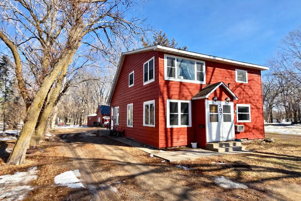 307 Riverside Avenue Nw, Melrose