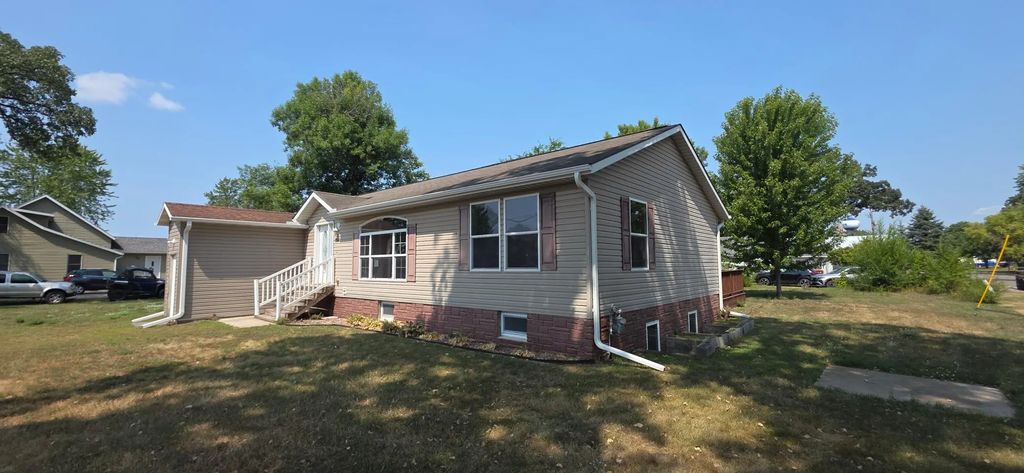 212 1st Street S, Royalton