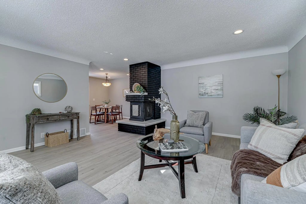 2758 Vincent Avenue N, Minneapolis