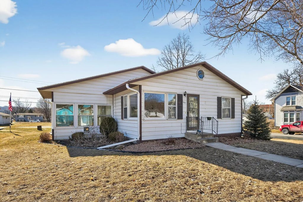 605 Main Street S, Chatfield