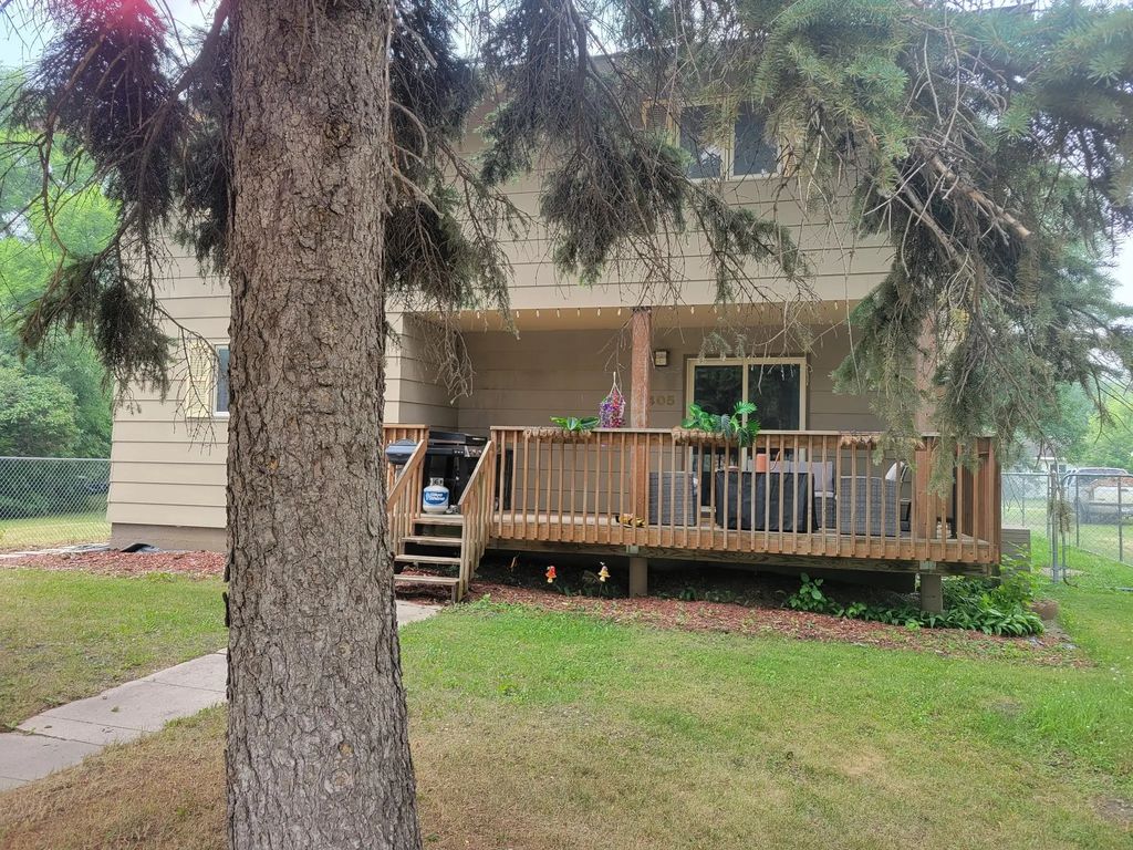405 Riverside Avenue S, Thief River Falls