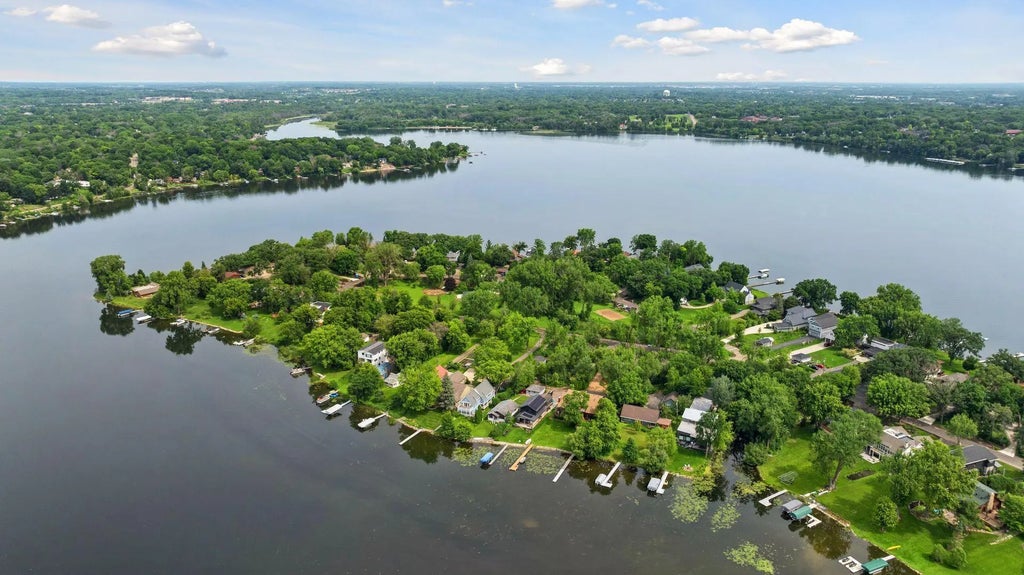 217 Peninsula Road, Medicine Lake