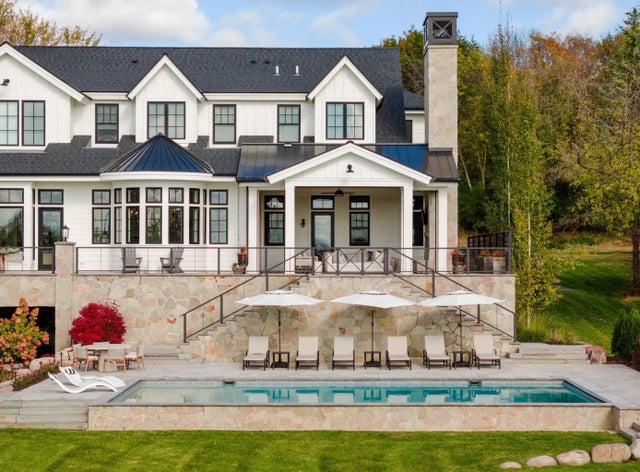 3280 Fox Street, Orono