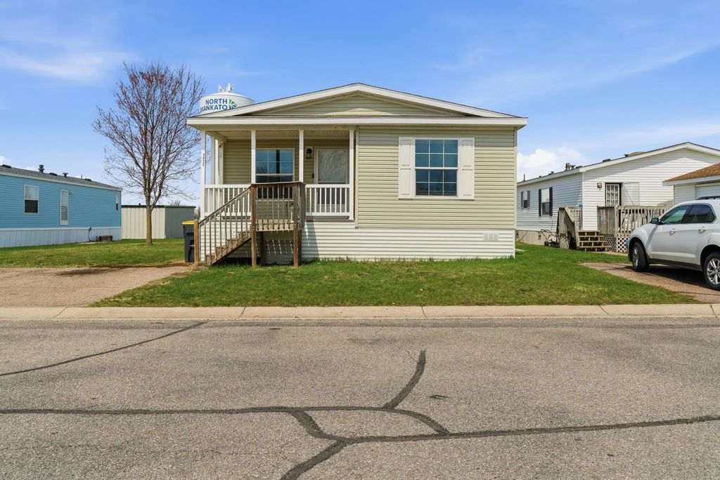 2022 Morgan Way, North Mankato
