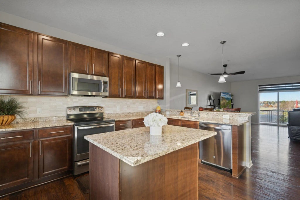 8961 Sw Village Loop, Chanhassen