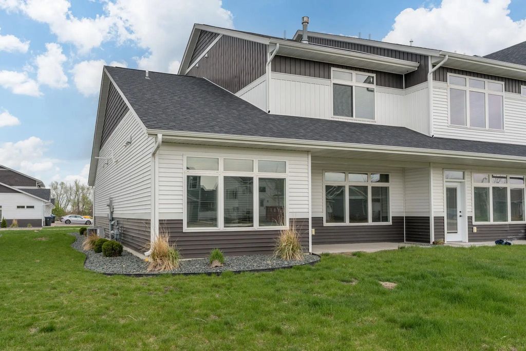 417 Prairie Rose Trail, Mankato