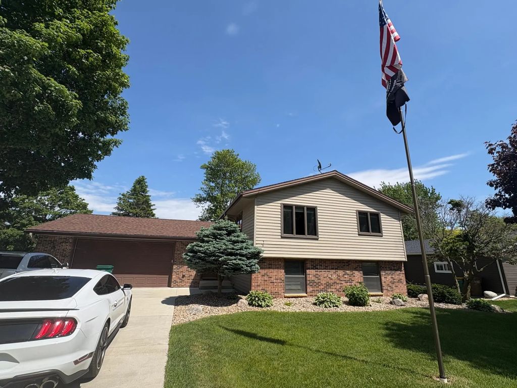 1918 Bayview Drive, Albert Lea