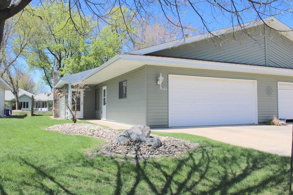 542 Graham Street Sw, Hutchinson
