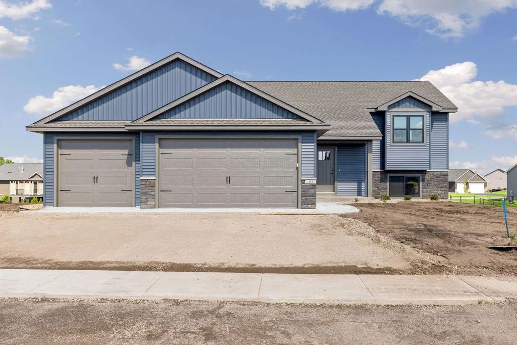 453 Coyote Way, New Richmond