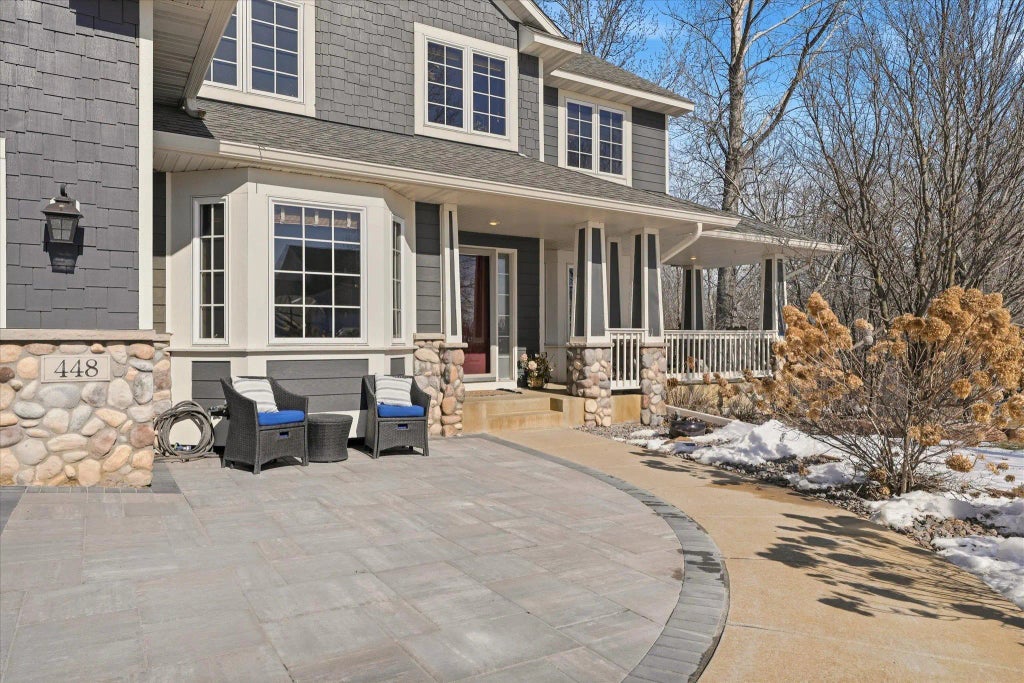 448 Singing Hills Drive Se, Lonsdale